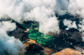 Prise de vue aérienne paysage campagne éolienne nuage
