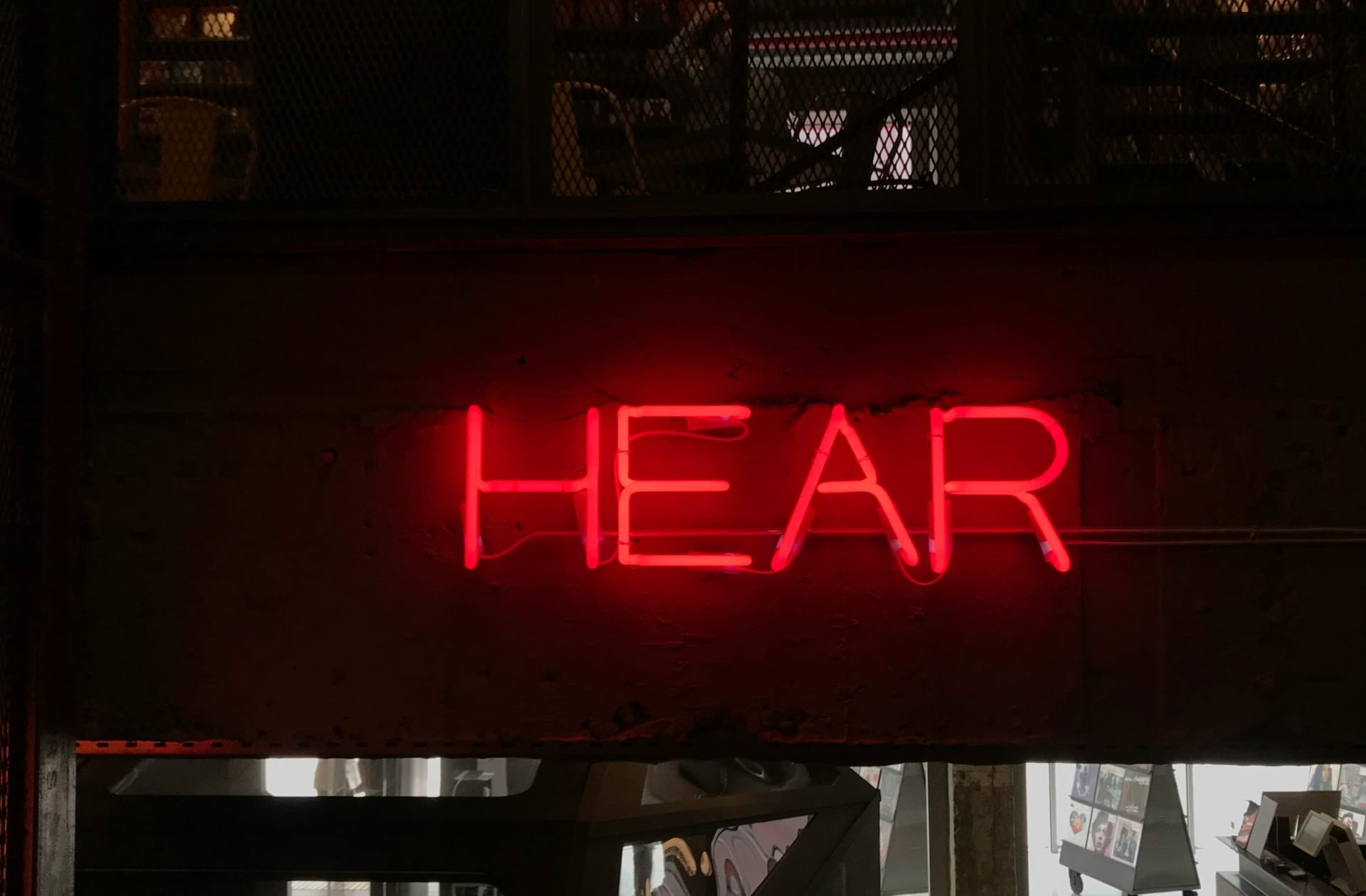 Neon rouge avec inscription 