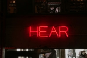 Neon rouge avec inscription 